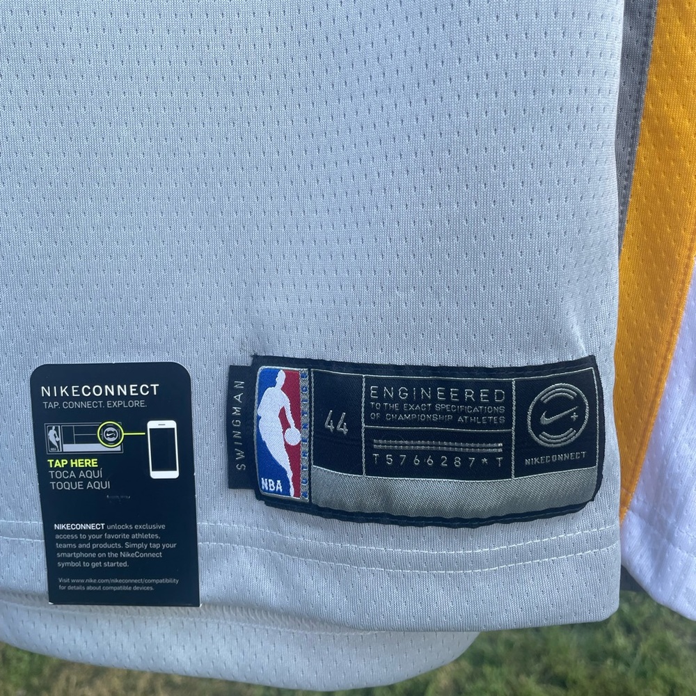 Cleveland Cavaliers Jersey - Picture 5 of 6